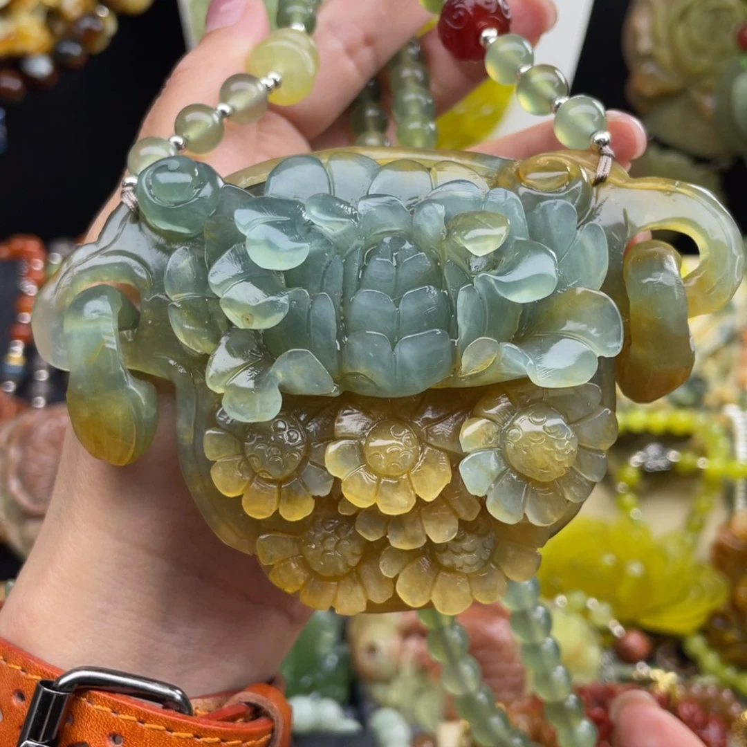 蛇纹石玉未镶嵌颈饰