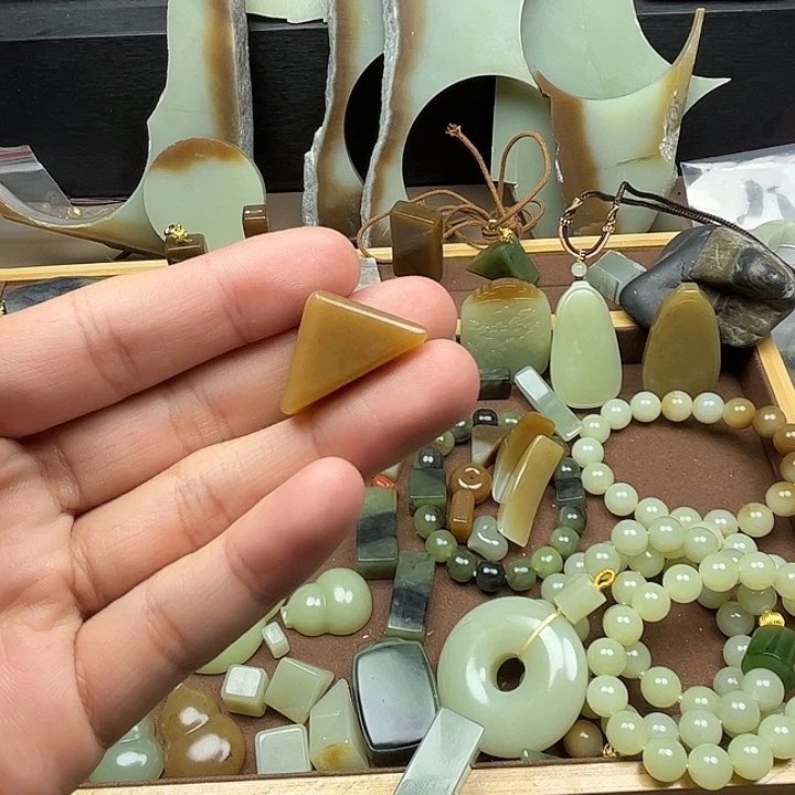 和田玉未镶嵌挂件