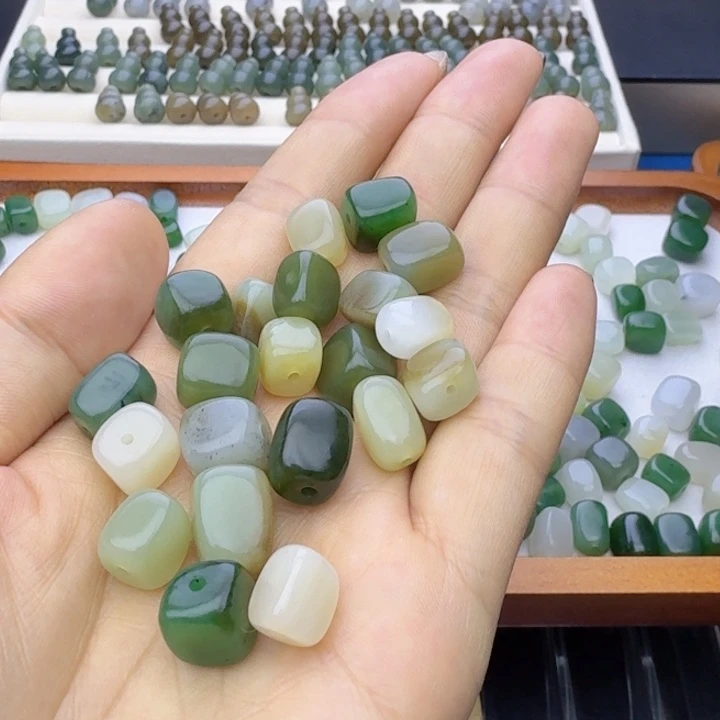 莹***儿和田玉（糖玉）未镶嵌车挂