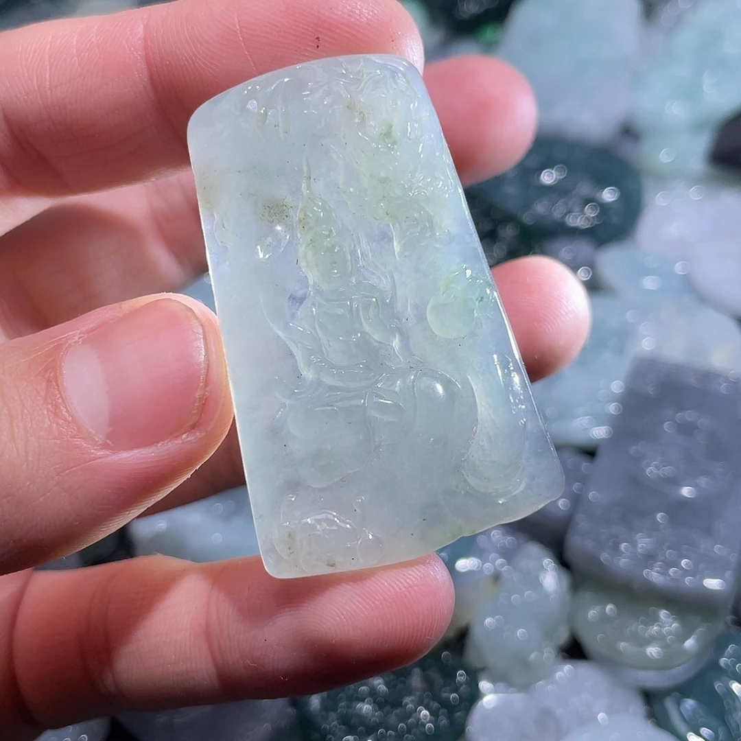 翡翠颈饰未镶嵌?*头翡翠