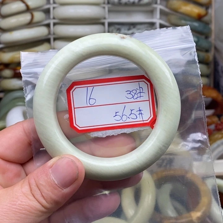 未镶嵌蛇纹石玉颈饰
