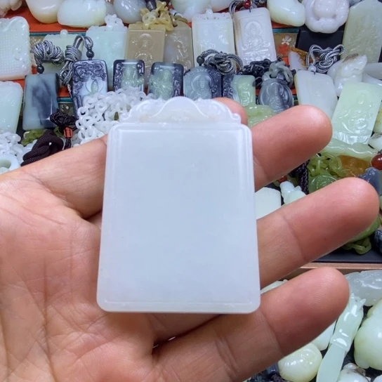 颈饰未镶嵌和田玉勿**1