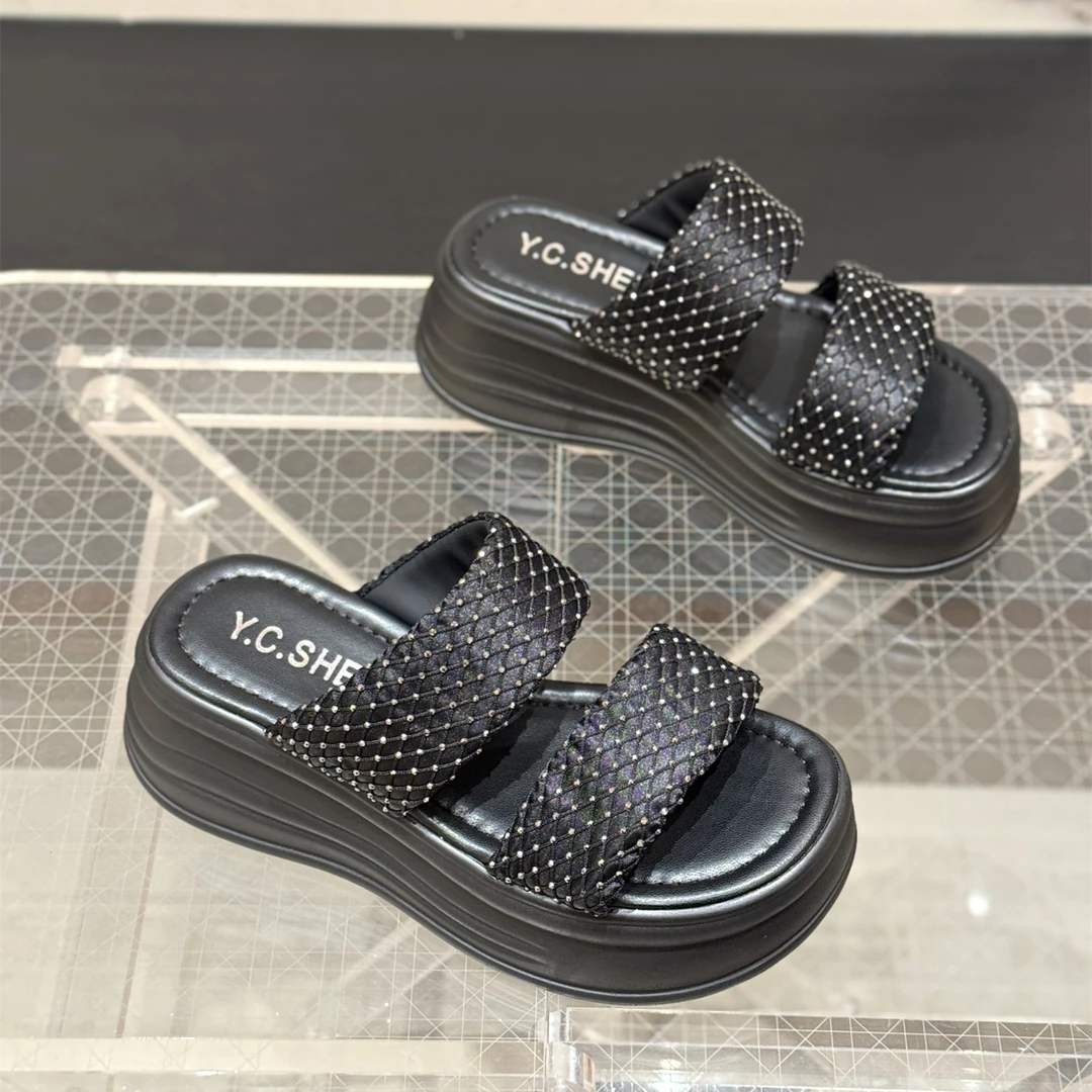 法式跛跟外穿洋气松糕一字拖女2025新款夏厚底气质水钻编织凉拖鞋