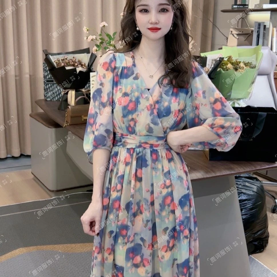 2025新款法式桔梗温柔度假风高级感碎花显瘦收腰连衣裙