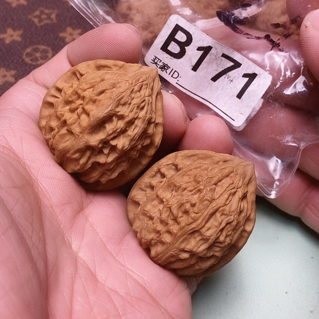 把件文玩核桃金牛37尺。