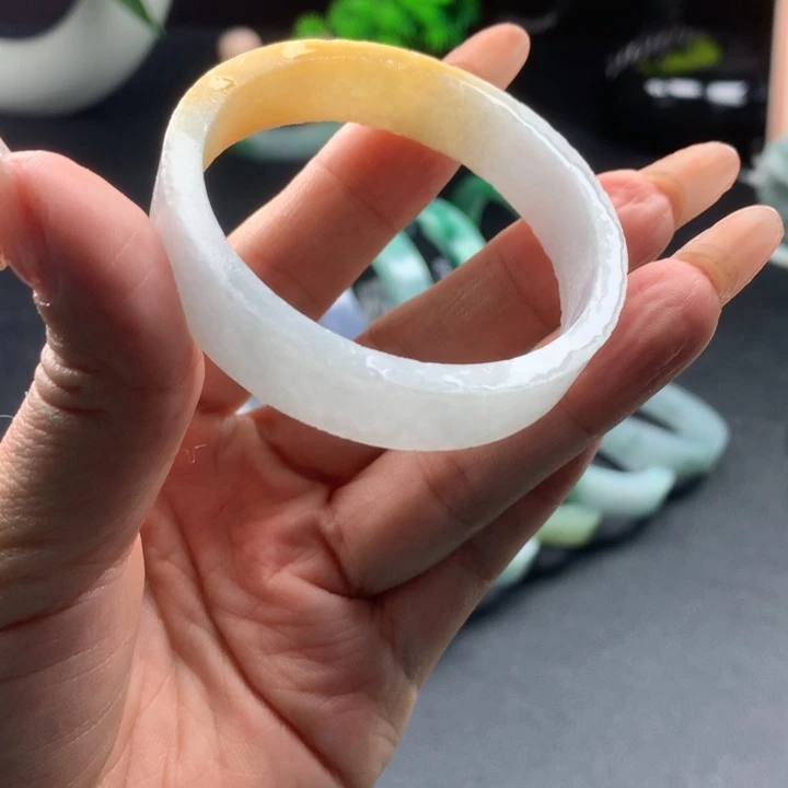 丝***蝶定制翡翠未镶嵌镯子