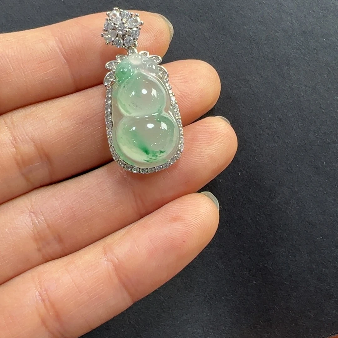 薄****石英质玉银S925镶嵌颈饰