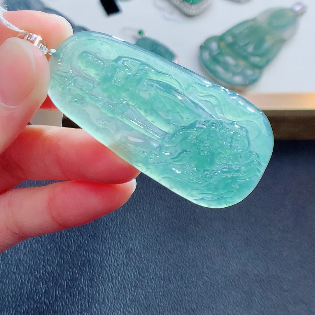 翡翠颈饰18K金镶嵌翡翠