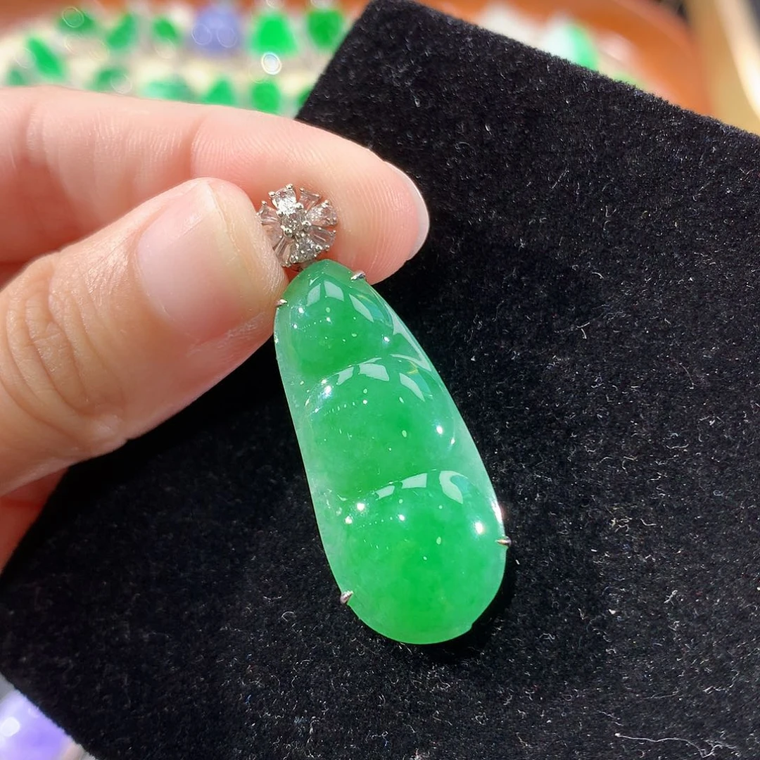 翡翠18K金镶嵌颈饰