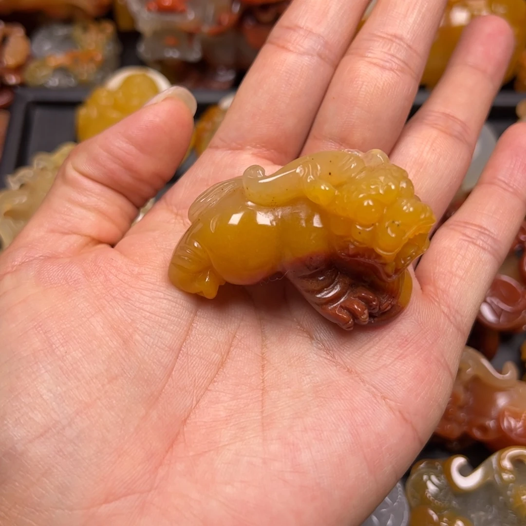 石英质玉（黄龙玉）未镶嵌颈饰