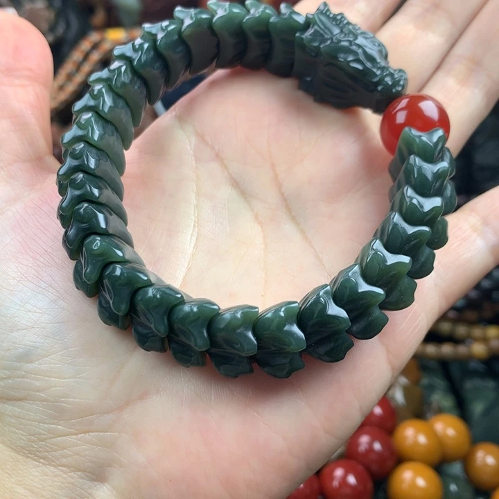 透闪石质玉未镶嵌珠宝奇石