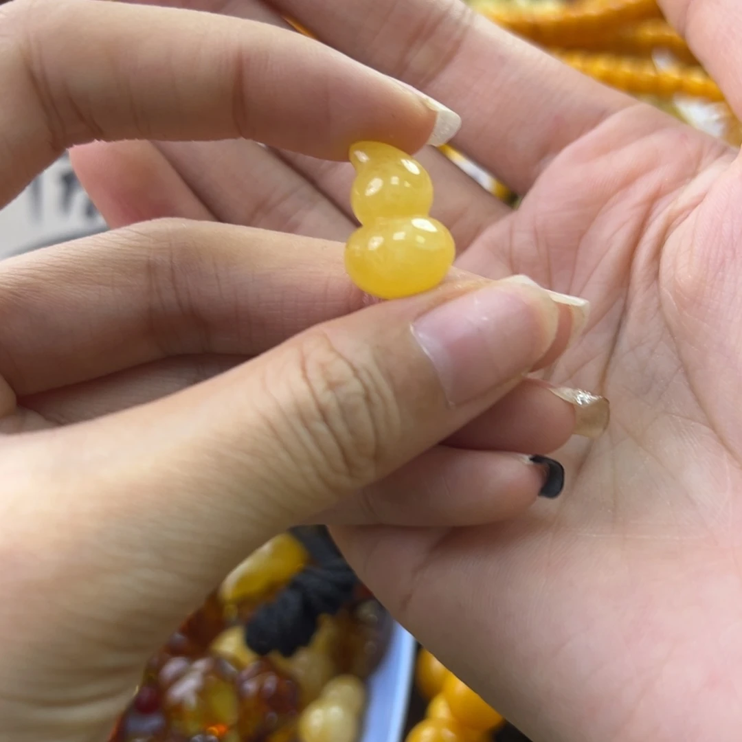 琥珀珠宝奇石未镶嵌