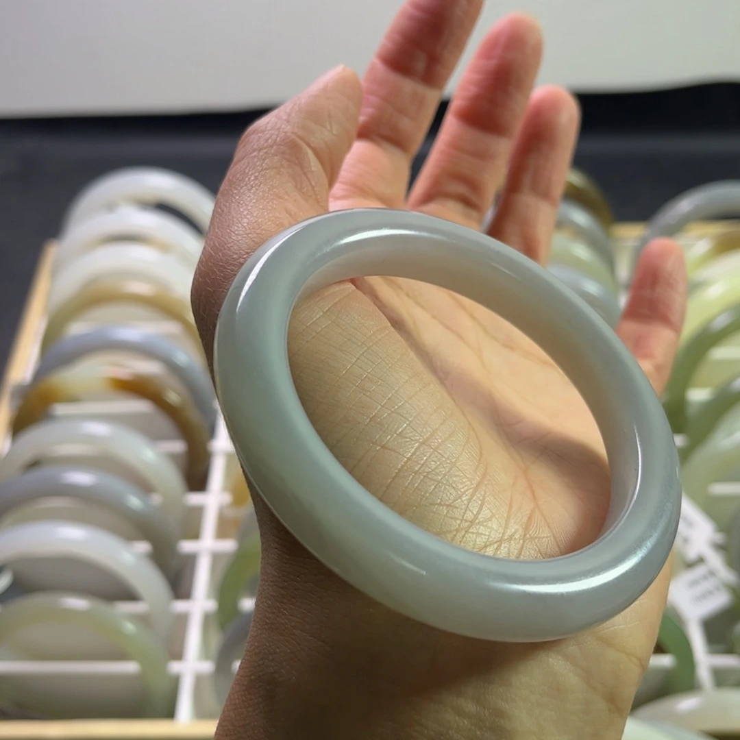 和田玉手镯58圈口未镶嵌C**熙