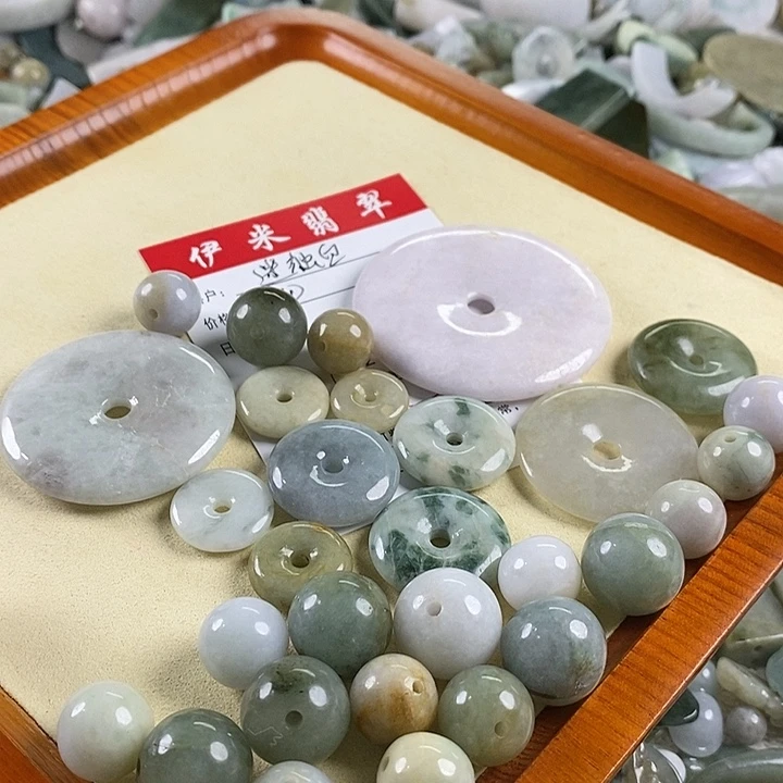 翡翠颈饰未镶嵌翡翠90