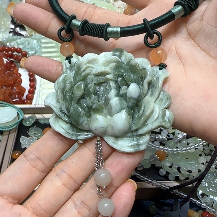 蛇纹石玉未镶嵌吊坠