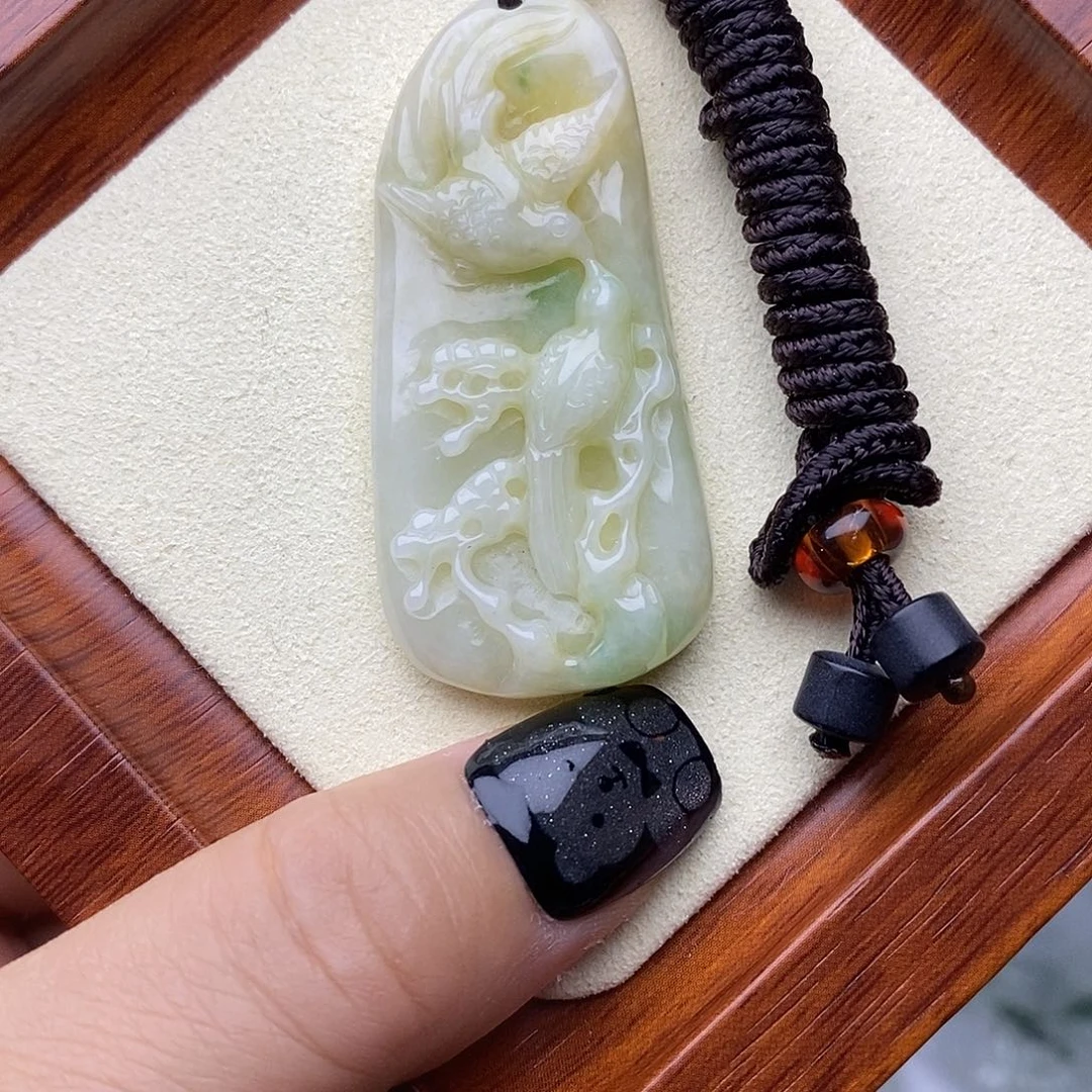 翡翠未镶嵌颈饰喜上眉梢