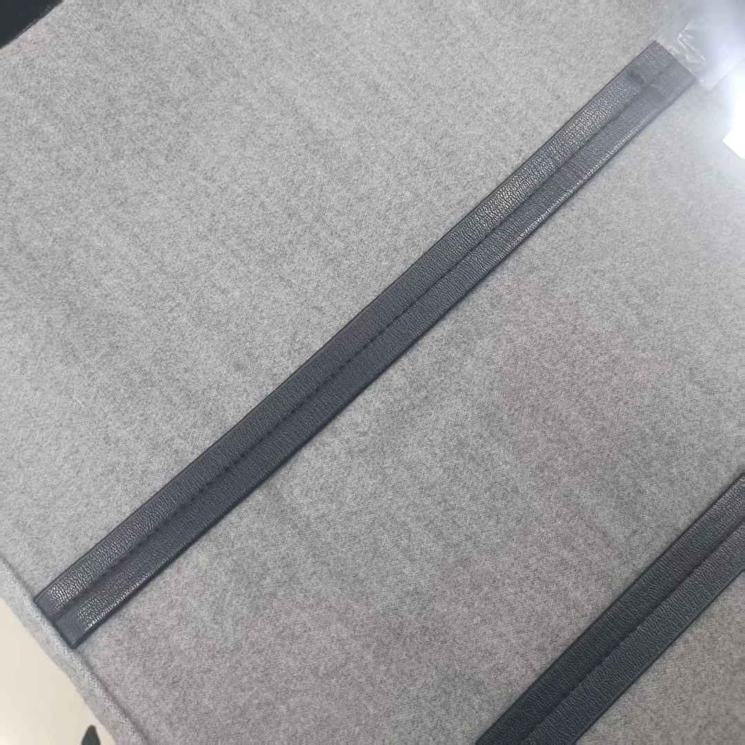 小兰兰啊~灰色旅行包包