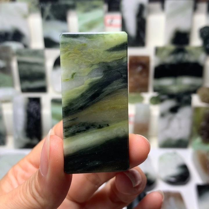 舞***戈独山玉未镶嵌颈饰