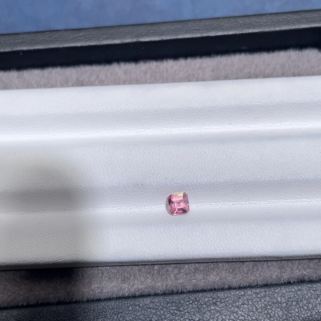 碧玺裸石未镶嵌0.37ct粉碧玺
