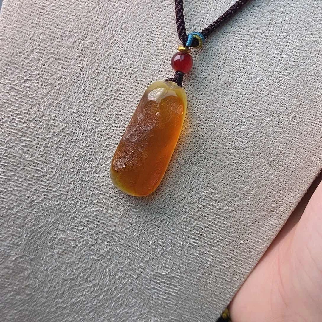 未镶嵌琥珀珠宝奇石