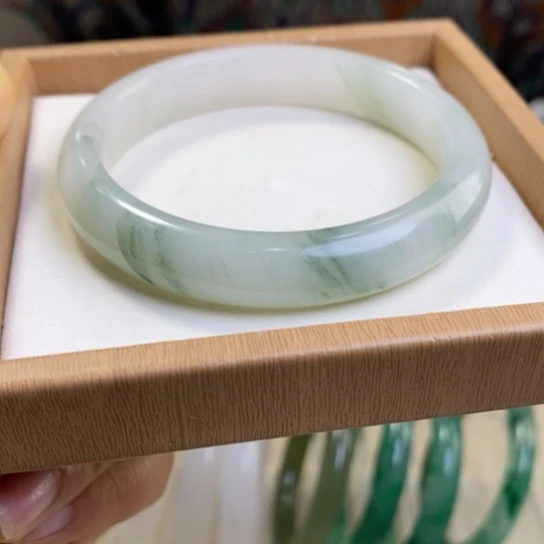 【闪购商品】石英质玉（金丝玉）手镯未镶嵌