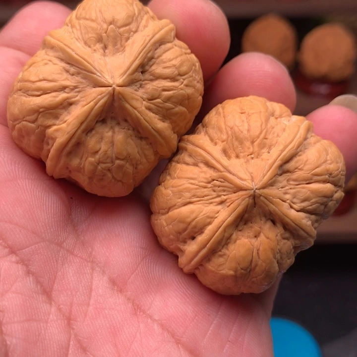 文玩核桃吊坠四棱