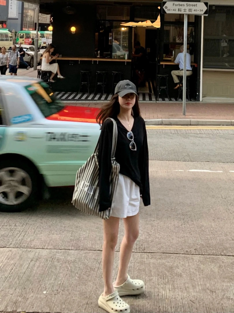 黑色v领冰丝防晒长袖t恤女夏季薄款外搭空调罩衫宽松垂感慵懒上衣