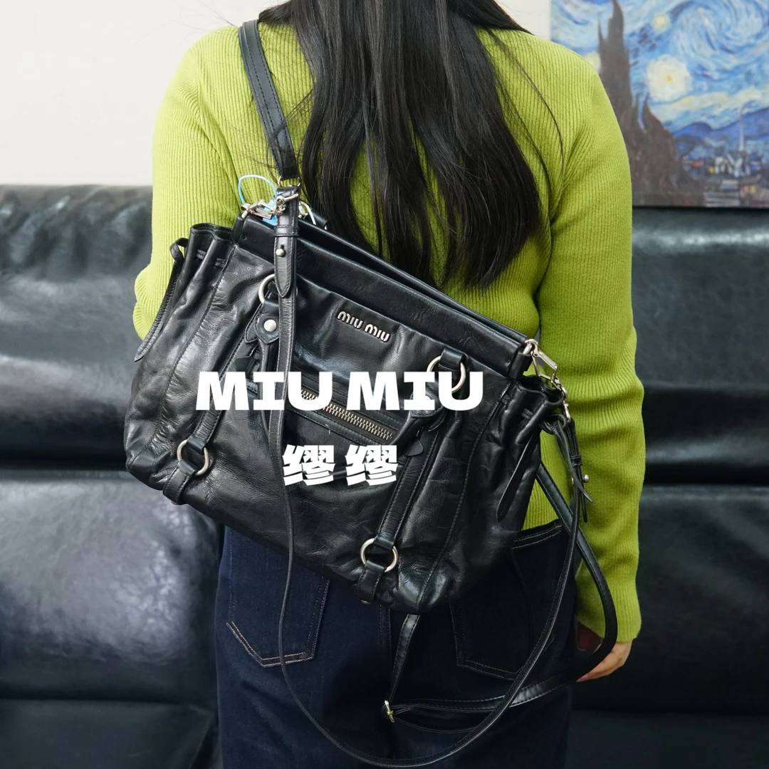 95新 MIU MIU/缪缪 miumiu/黑色双肩包/SP01709021/9021