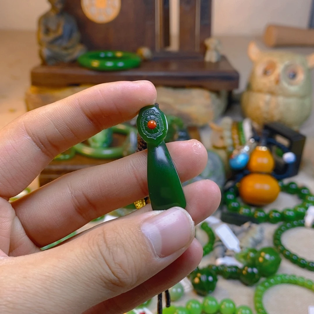 和田玉颈饰未镶嵌枸*子