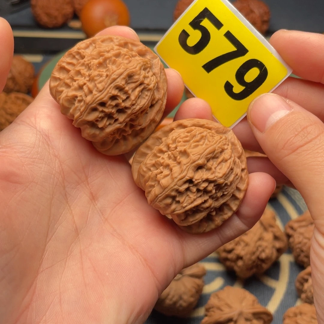 耐***待文玩核桃把件40三角白（精品）579号