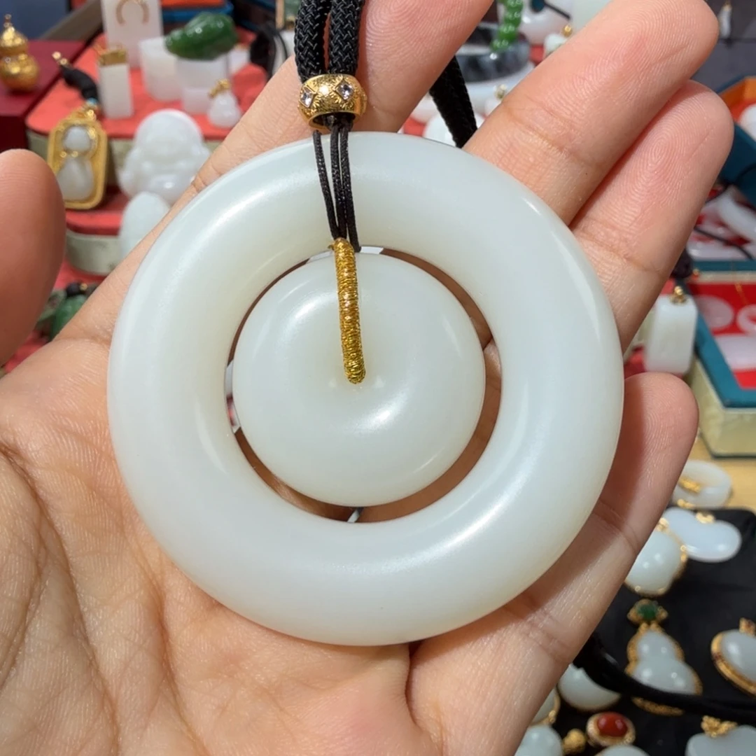 和田玉18K金镶嵌颈饰