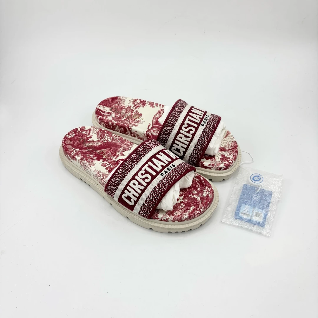 99新 DIOR/迪奥  37码白红配色时尚标语女士厚底拖鞋/pp426496