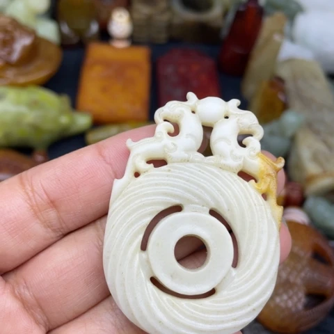 和田玉未镶嵌颈饰50