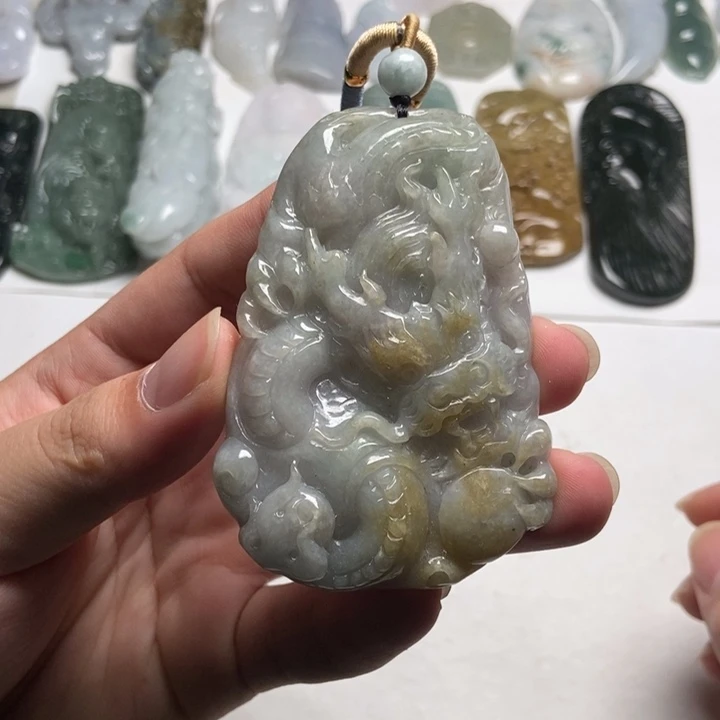 翡翠未镶嵌颈饰龙牌35