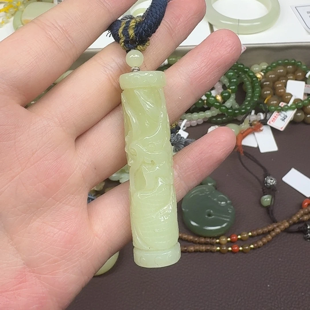 和田玉未镶嵌颈饰老玉细润绿盘龙柱吊坠