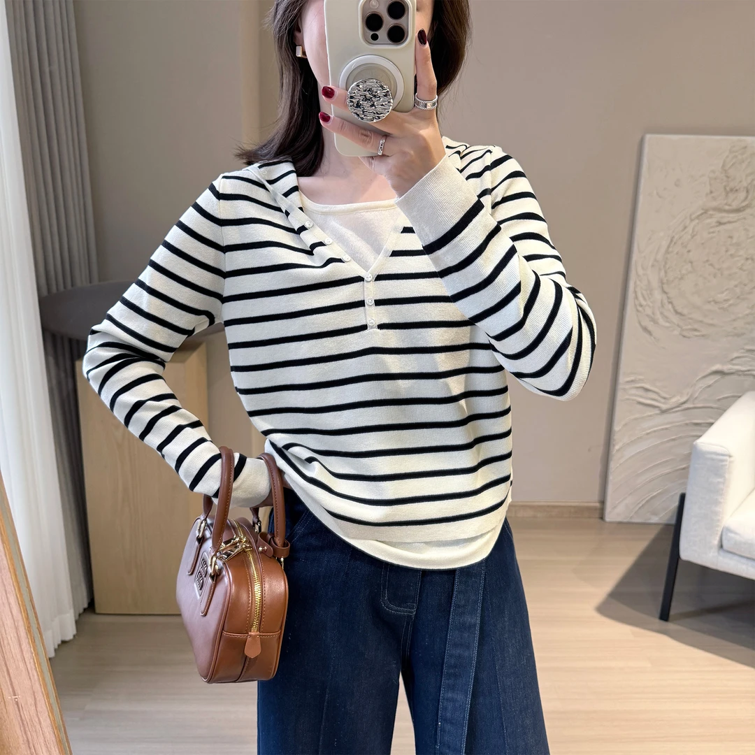 靓小靓【假两件连帽针织】活力撞色针织衫纽扣V领上衣 2580