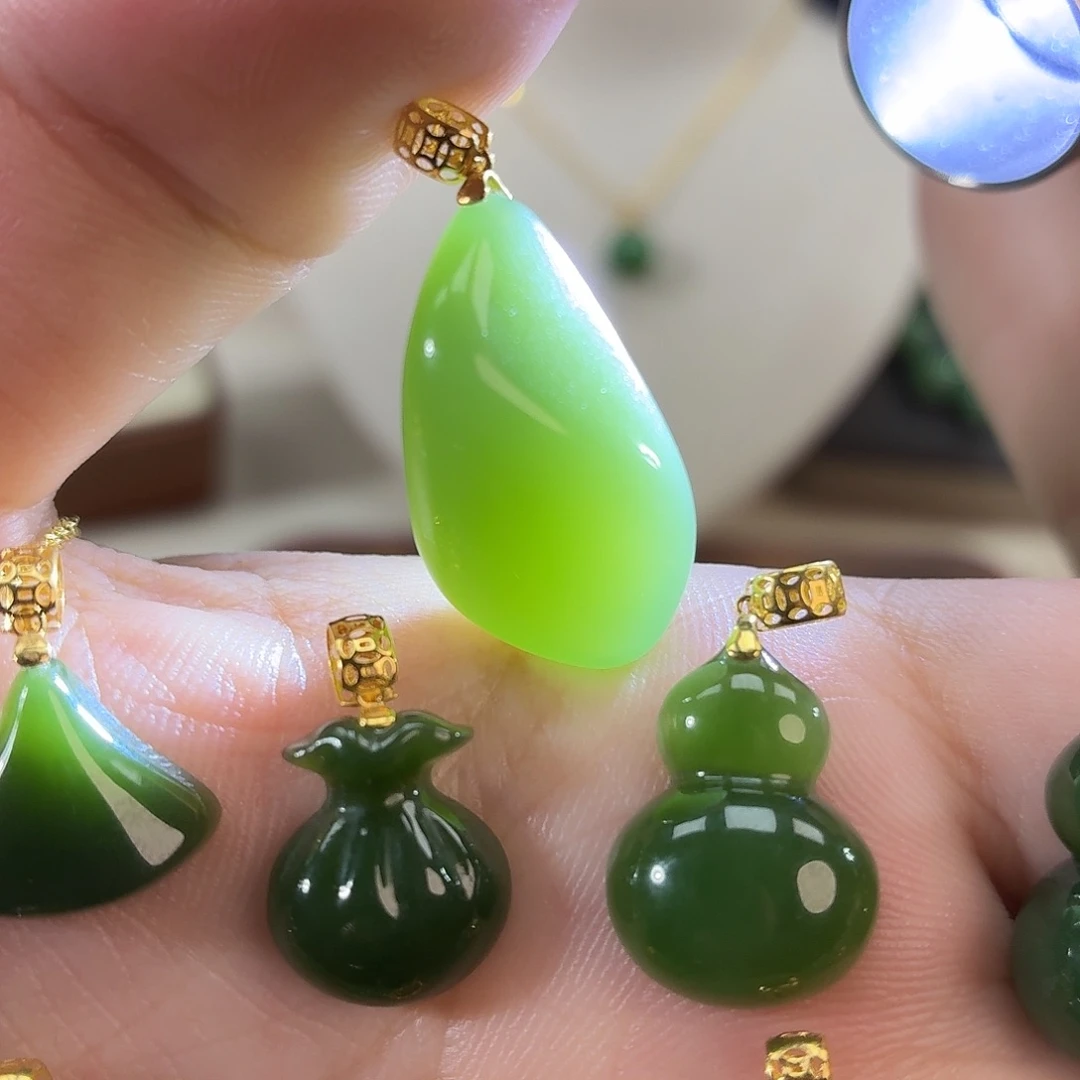 和田玉18K金镶嵌颈饰