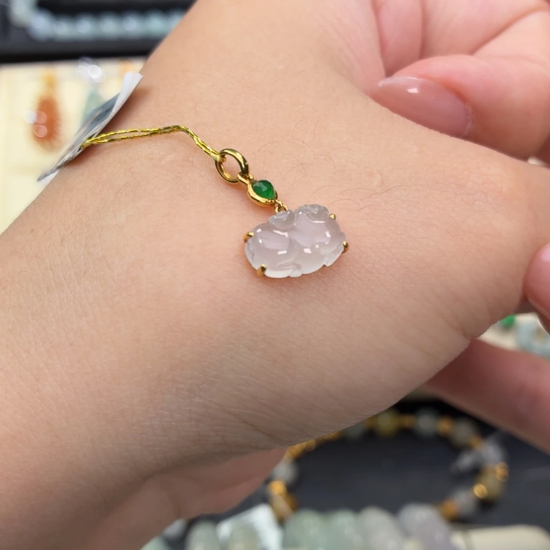 翡翠18K金镶嵌颈饰