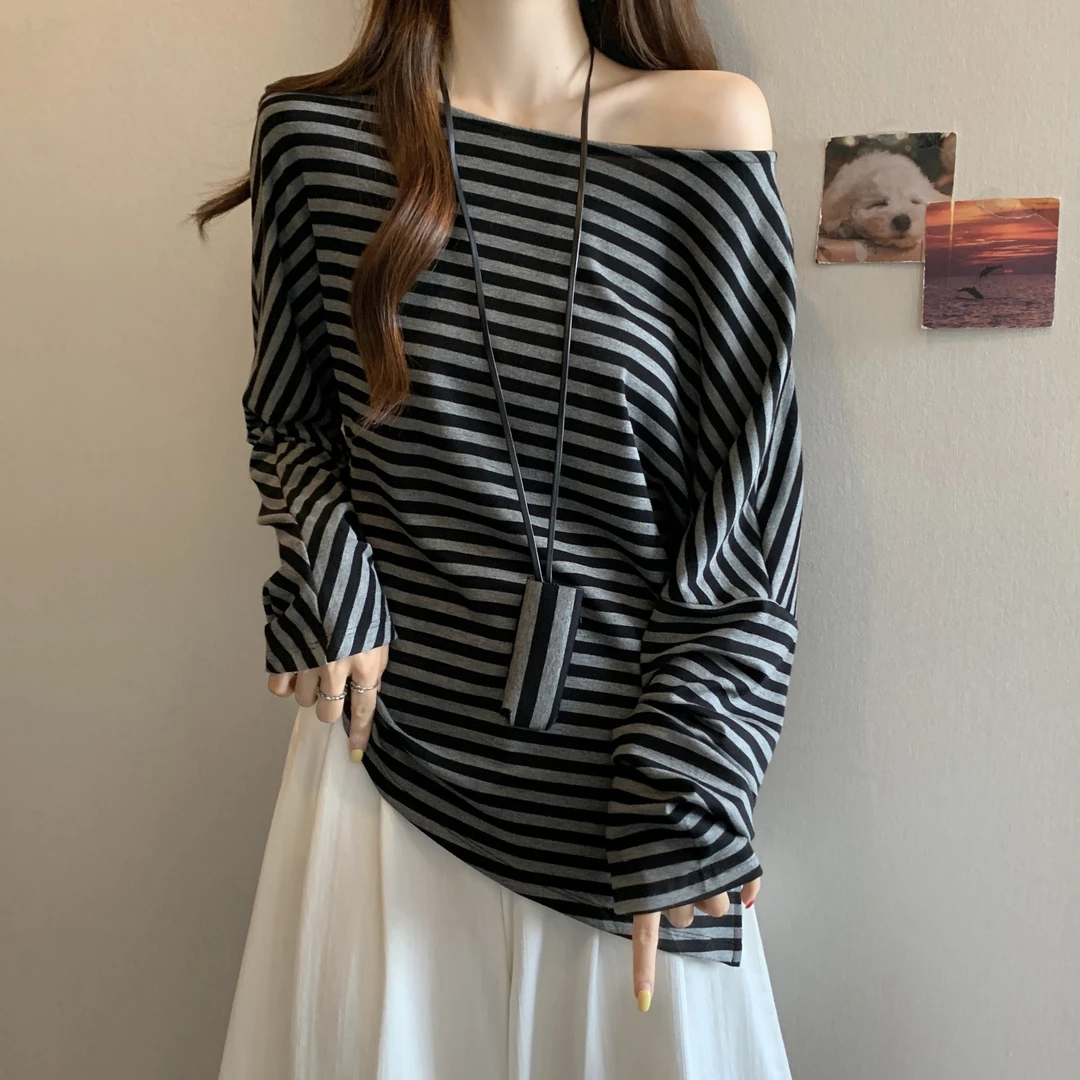 大码撞色条纹斜肩长袖t恤女秋季胖mm遮肚显瘦露肩开叉不规则上衣