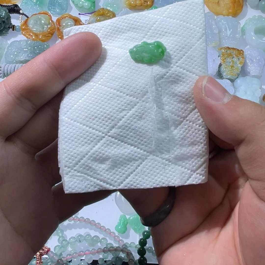 翡翠颈饰未镶嵌天然