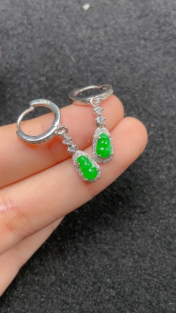 冰阳满色绿缅甸翡翠豆子水润耳饰