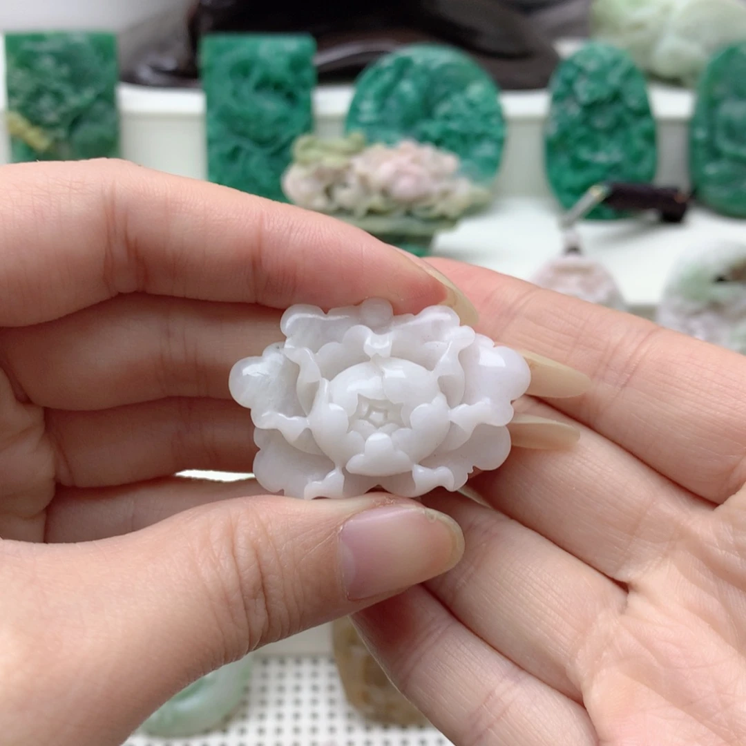 独山玉未镶嵌颈饰