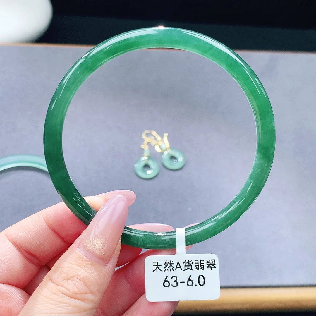 未镶嵌手镯（圆镯）翡翠
