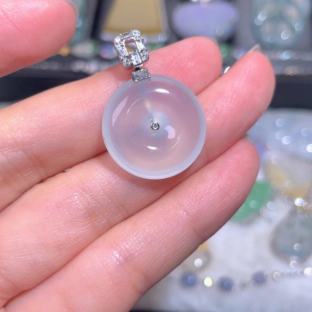 翡翠18K金镶嵌颈饰翡翠