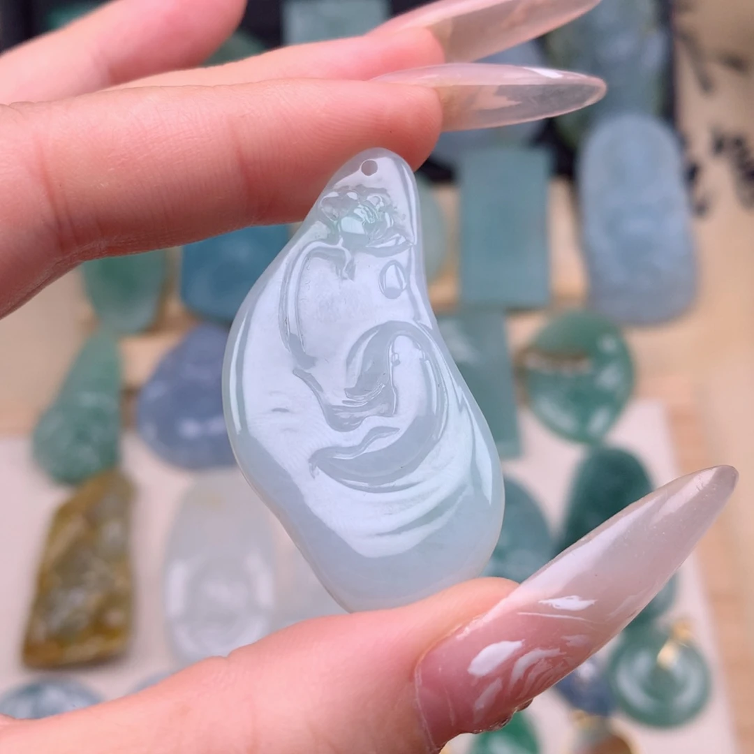 翡翠未镶嵌颈饰荷花鱼