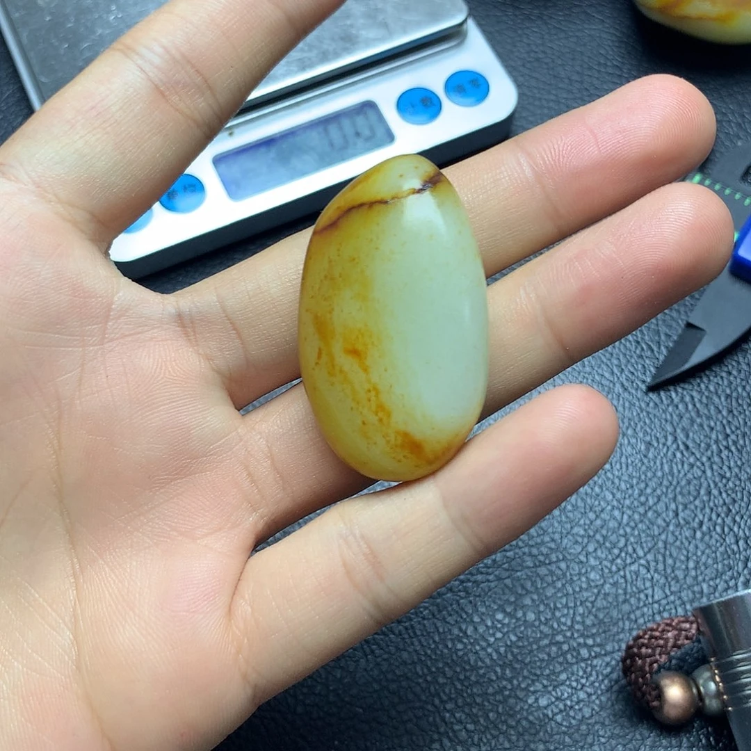 和田玉未镶嵌把件