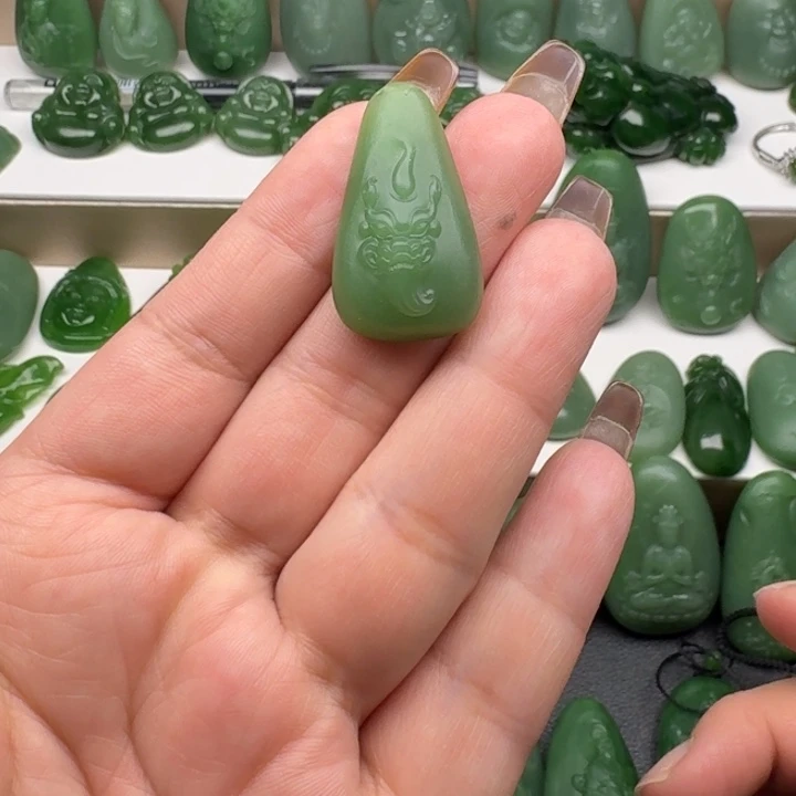 和田玉（碧玉）未镶嵌颈饰