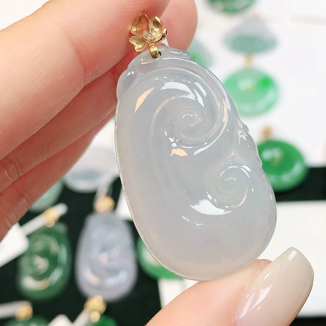 翡翠18K金镶嵌颈饰