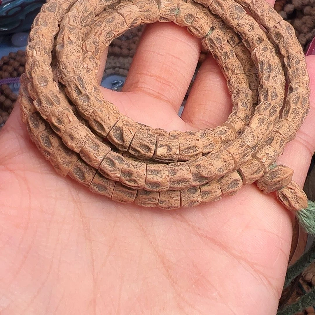 仔***哥柏香籽/百香籽吊坠