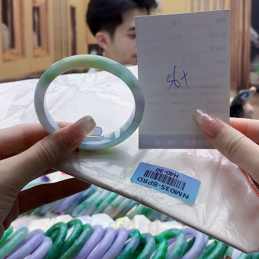 翡翠手镯未镶嵌The first